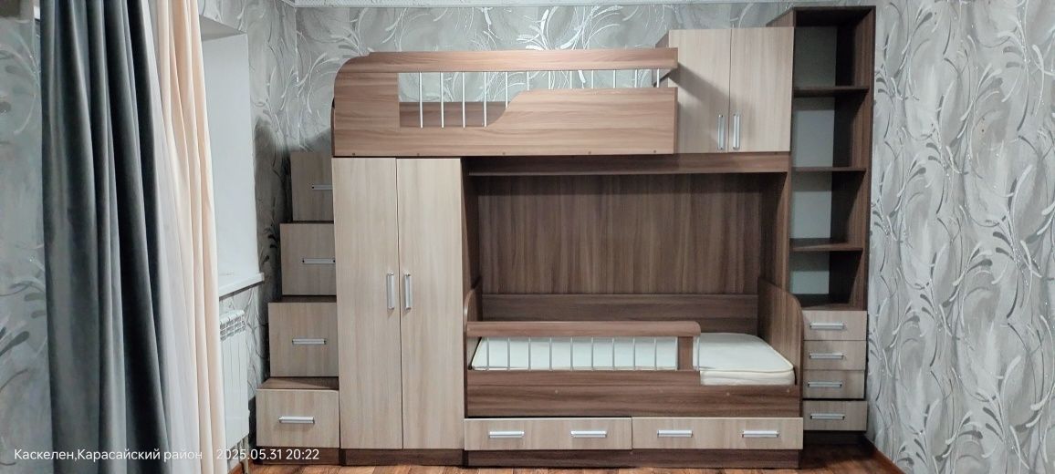 Двухъярусная кровать