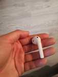 Продам оригинальные наушники левый ухо и правый ухо airpods 2