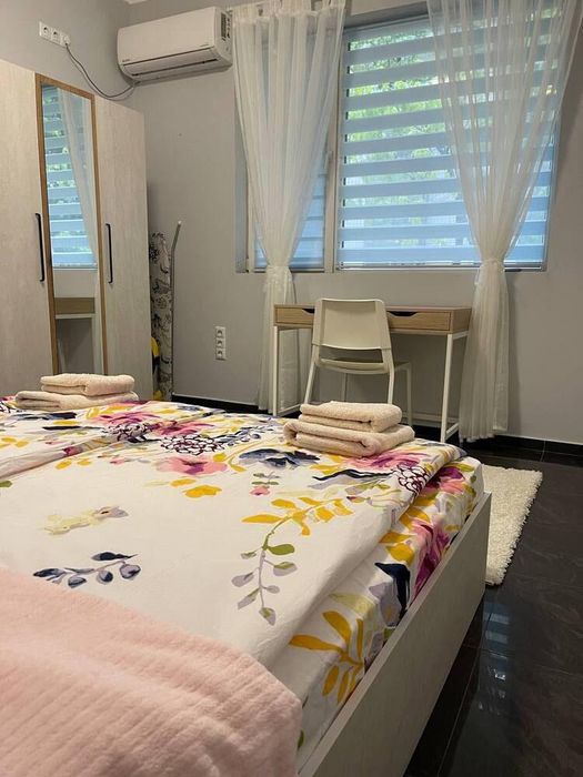 Дава се под наем Тристаен апартамент в Бургас, Център - 85 кв.м за 612 € - Снимка #3