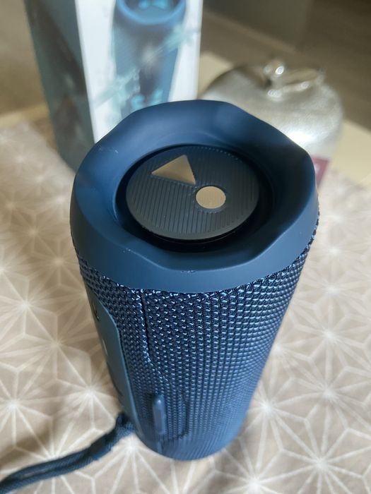 JBL Flip 6 (почти нова)