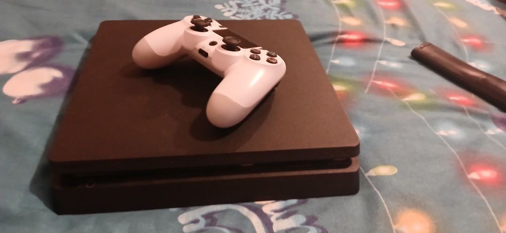 Văd ps4 670lei  foarte bun