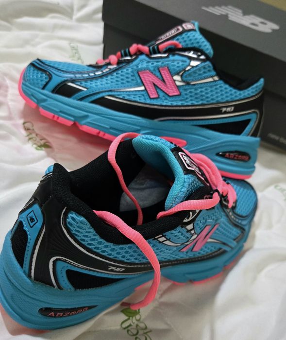 New Balance жестоки цветове нови с оригиналната си кутия 38.5 номер