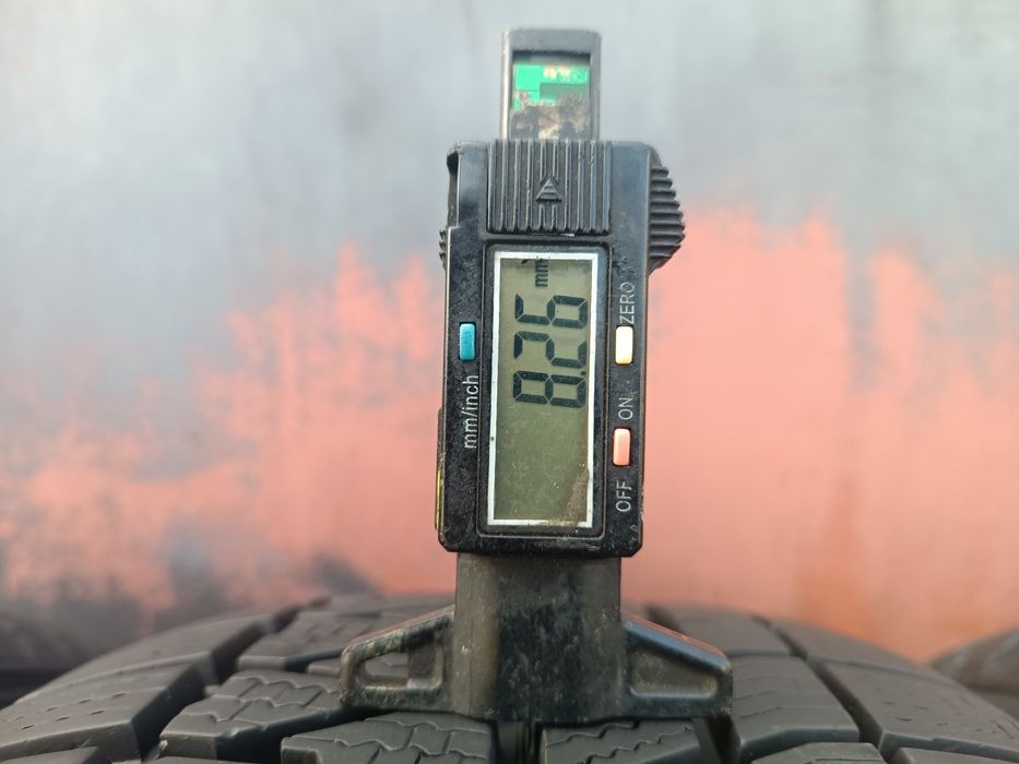 235/55/18 Kumho .