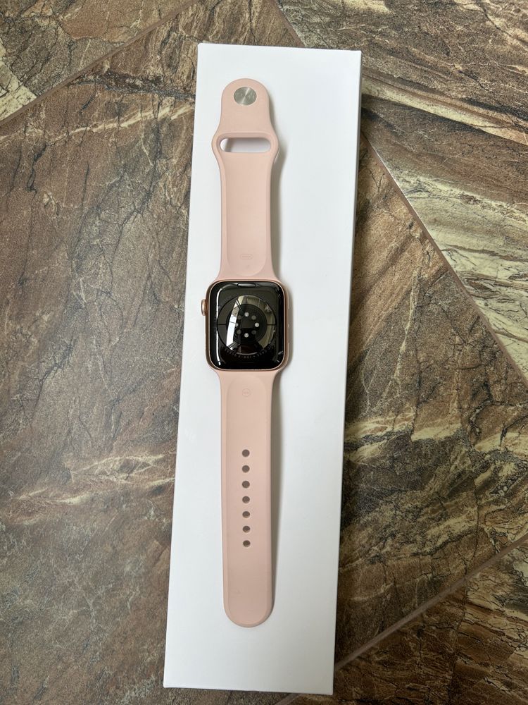 Дамски часовник Apple watch серия 6