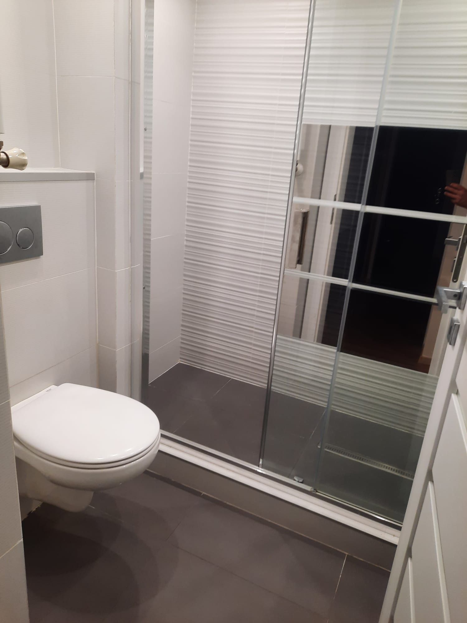 Închiriez apartament 3 camere