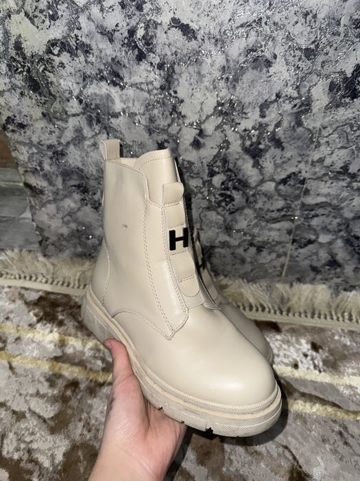 Продам женские сапоги