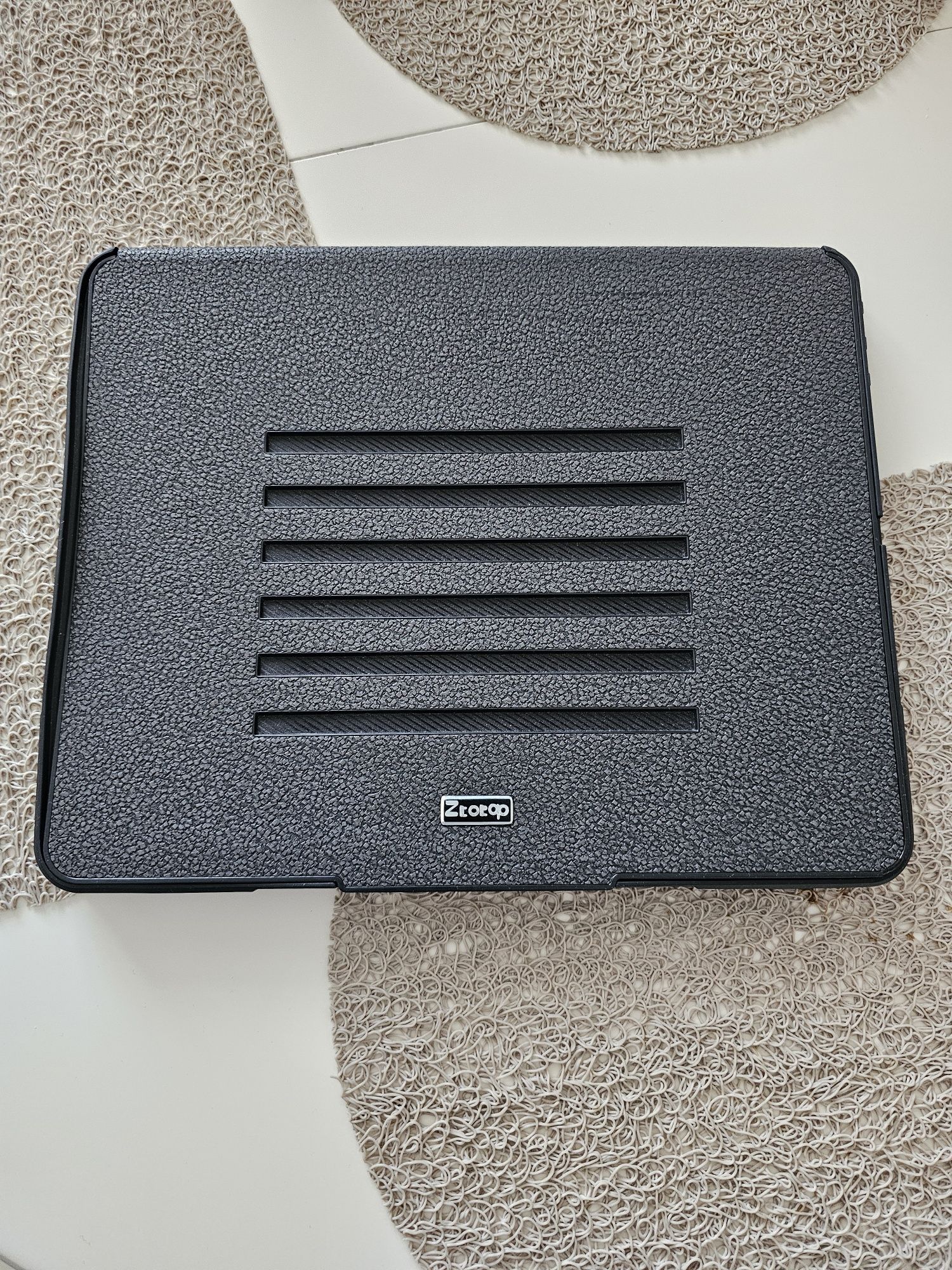 Husa iPad Pro magnetica