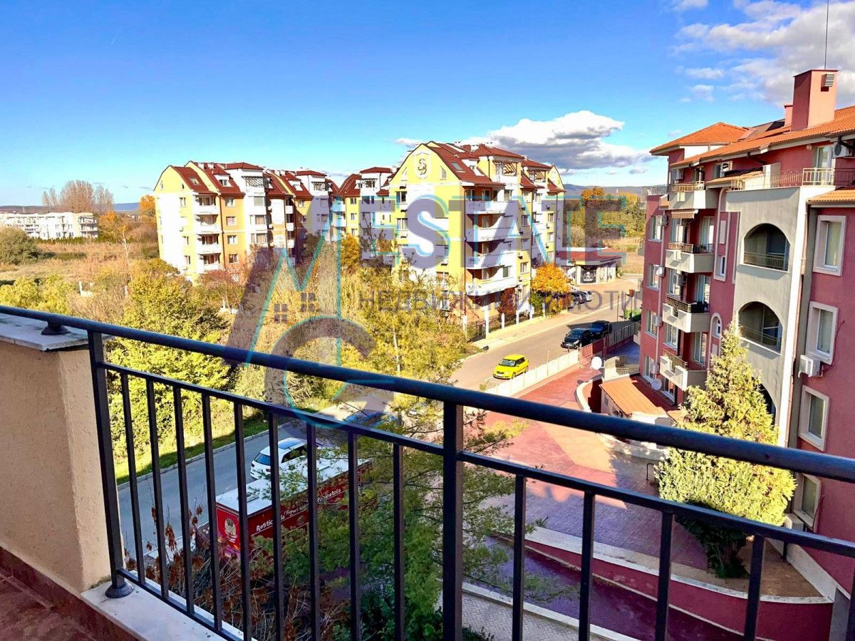 Продажба на 2-стаен апартамент в Слънчев Бряг на 350 м. от морето..