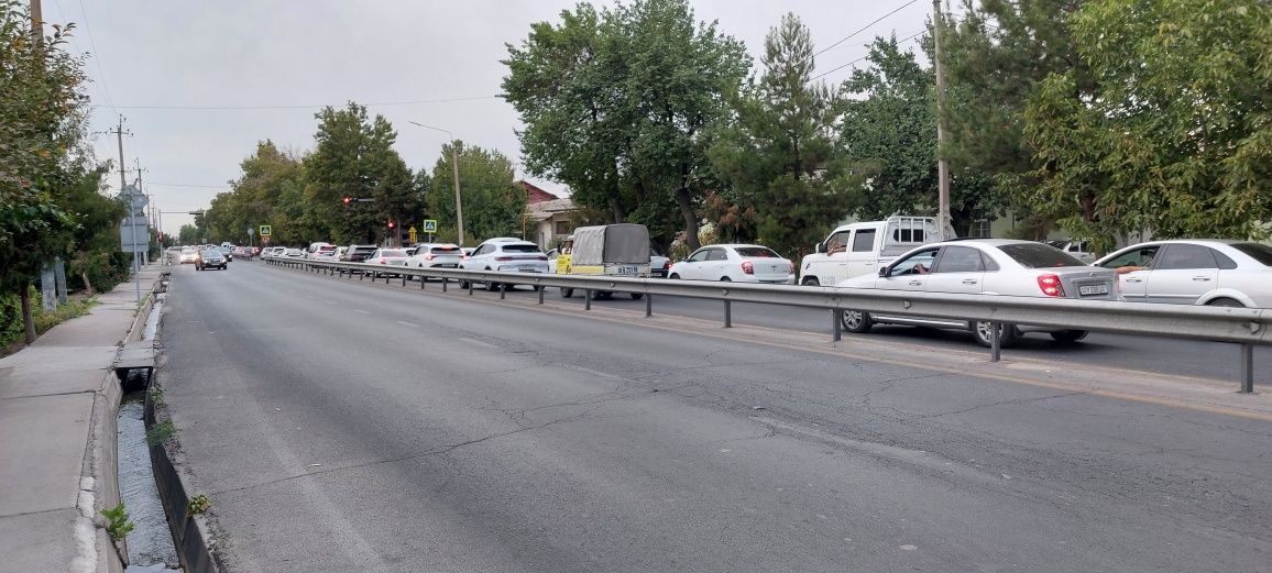 Нотурар жой ижарага берилади,йулни юзида 120 кв.м