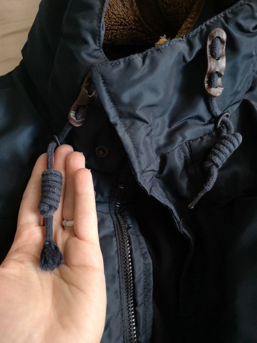 Geaca foarte groasa pt barbati, marca Bershka, mar S, bleumarine