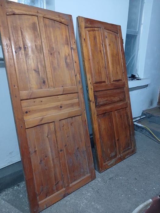 Двери деревянные 2шт.