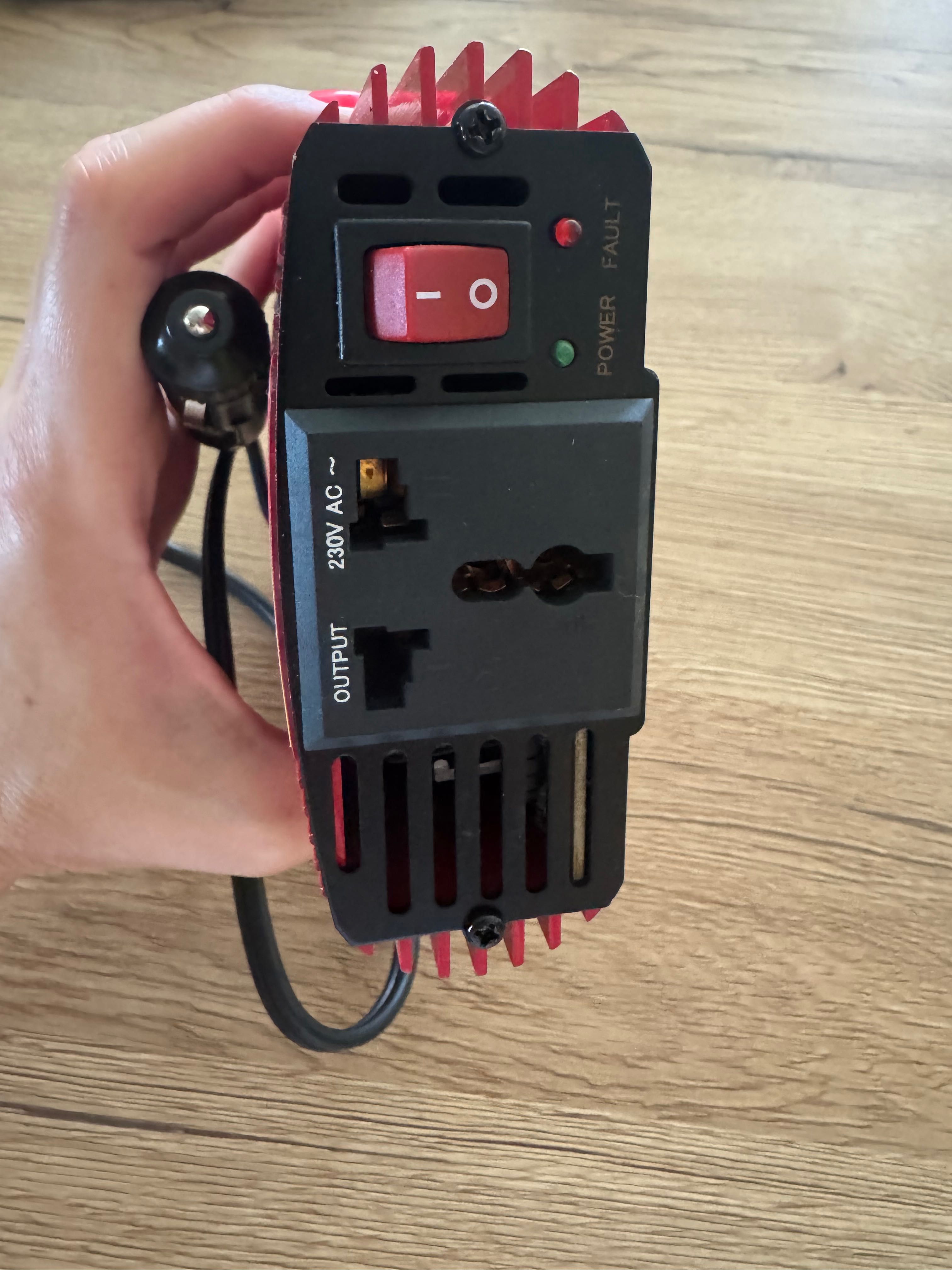 Инвертор от 12V на 230V