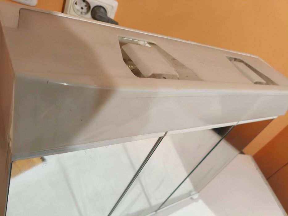 Горен шкаф за баня