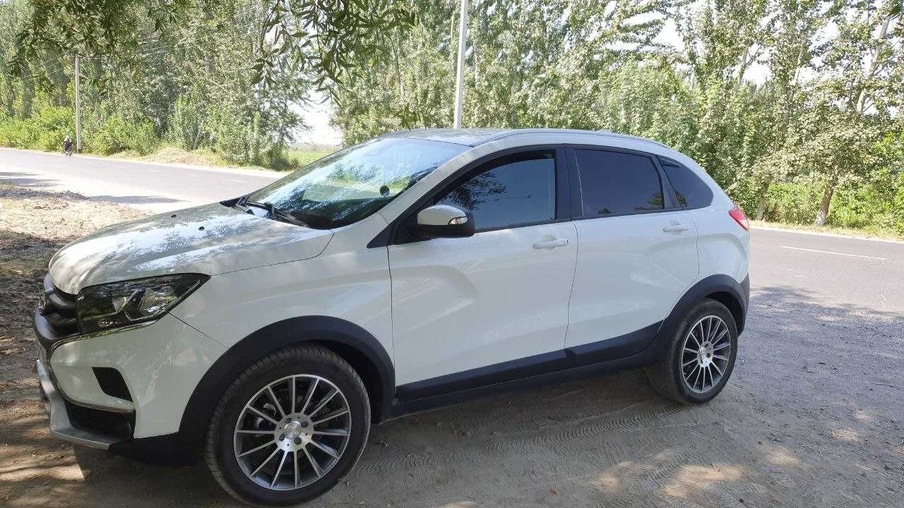 Lada XRAY Cross sotiladi