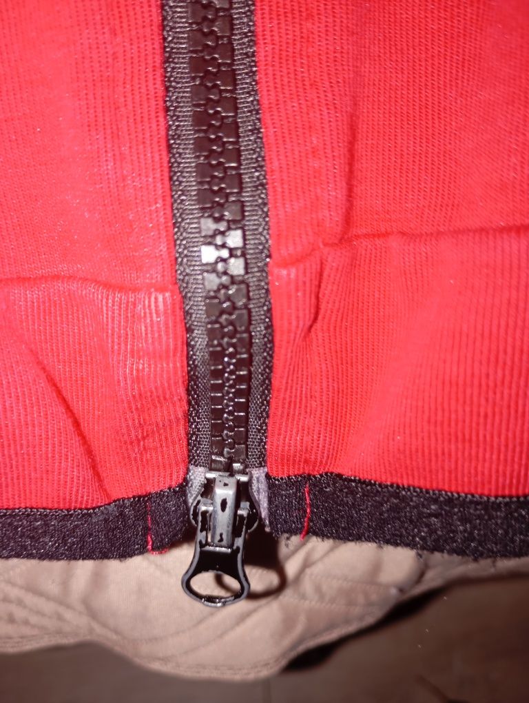 Здравейте продавам nike tech fleece  червен.