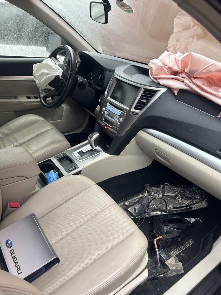 Subaru Outback 2.5  на части