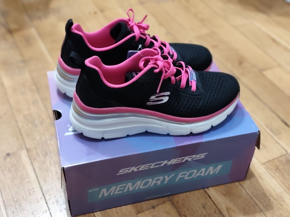Чисто нови Skechers Make Moves черно и цикламени маратонки номер 37