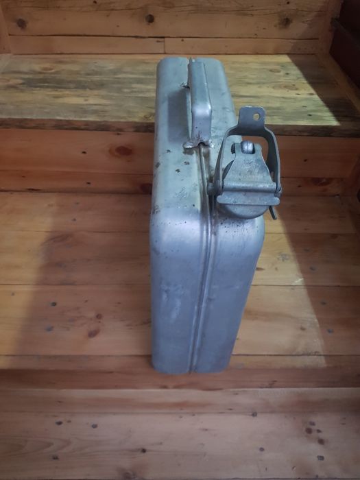 Канистры по 20л. 6 шт.