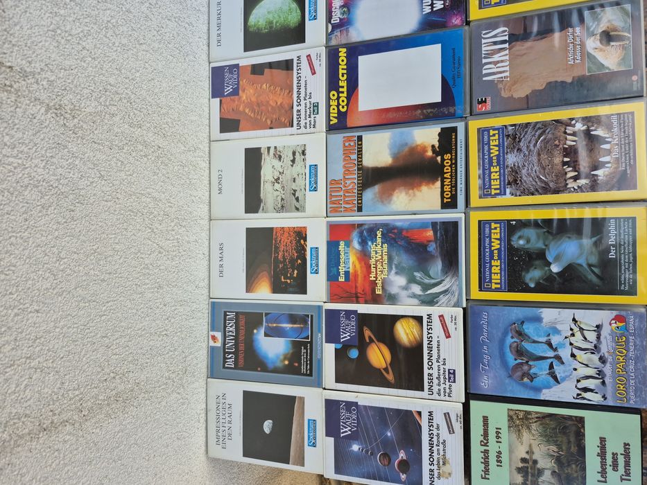 Vând 51 casete video VHS filme Documentare animale ,planete,Aerobic
