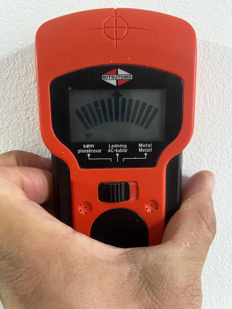 Detector metale perete Mitsumoto