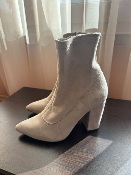 Боти от изкуствен велур