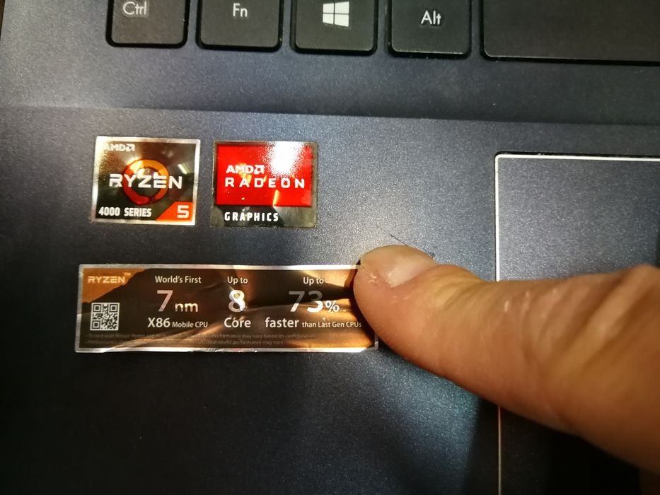 Asus VivoBook M513I M513IA-WB514T работещ, на части.