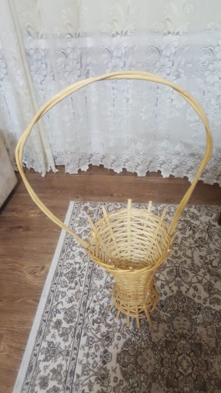 Продам плетеную корзину!