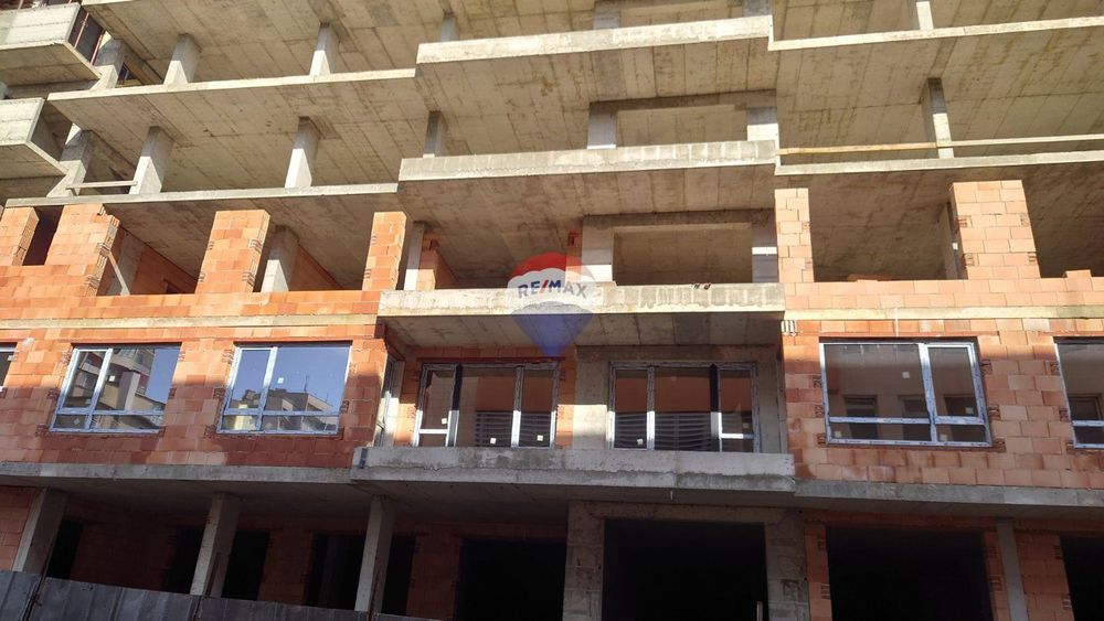 Продава се Офис в Варна, Център - 211 кв.м за 1801 €/кв.м - Снимка #4