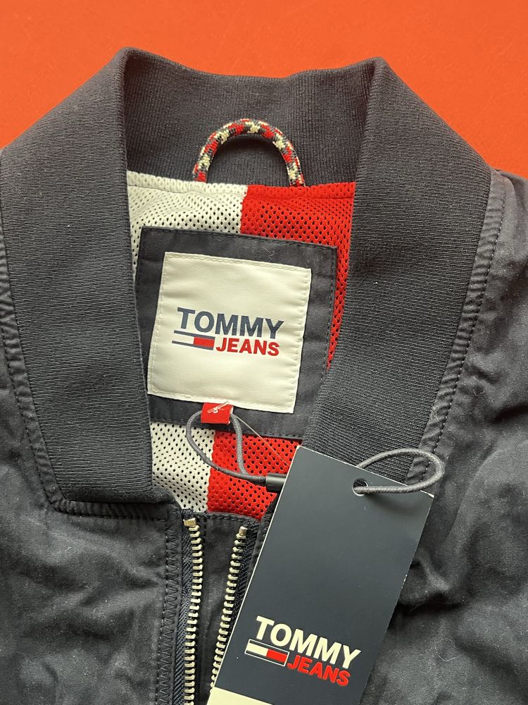 Tommy Hilfiger : Zip Sleeve Bomber - НОВО яке/елек М / Оригинал