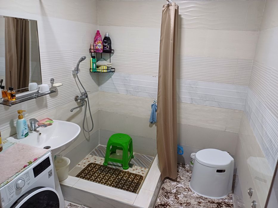 Келес Абдурахмоновда уй сотилади 4 сотих 5 хона