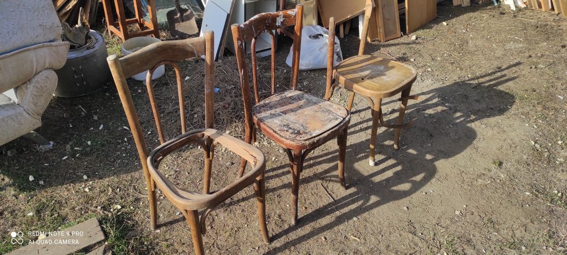 Три ресло  и  стул.
