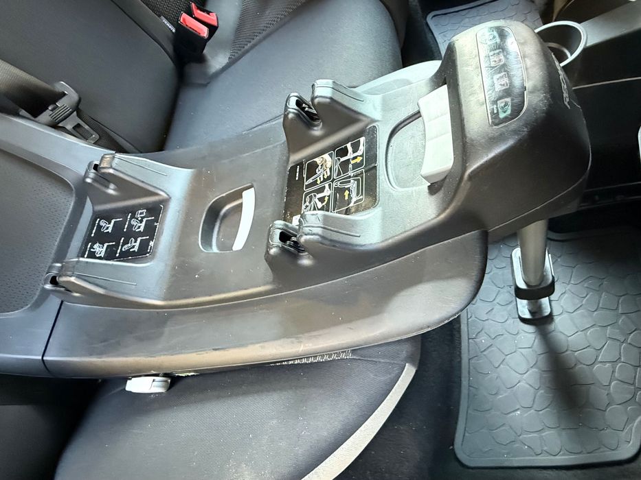 столче за кола Recaro Kio + база