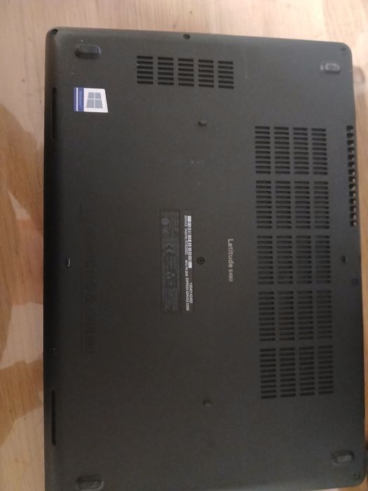 Vand laptop dell cu procesor i5 gen 8