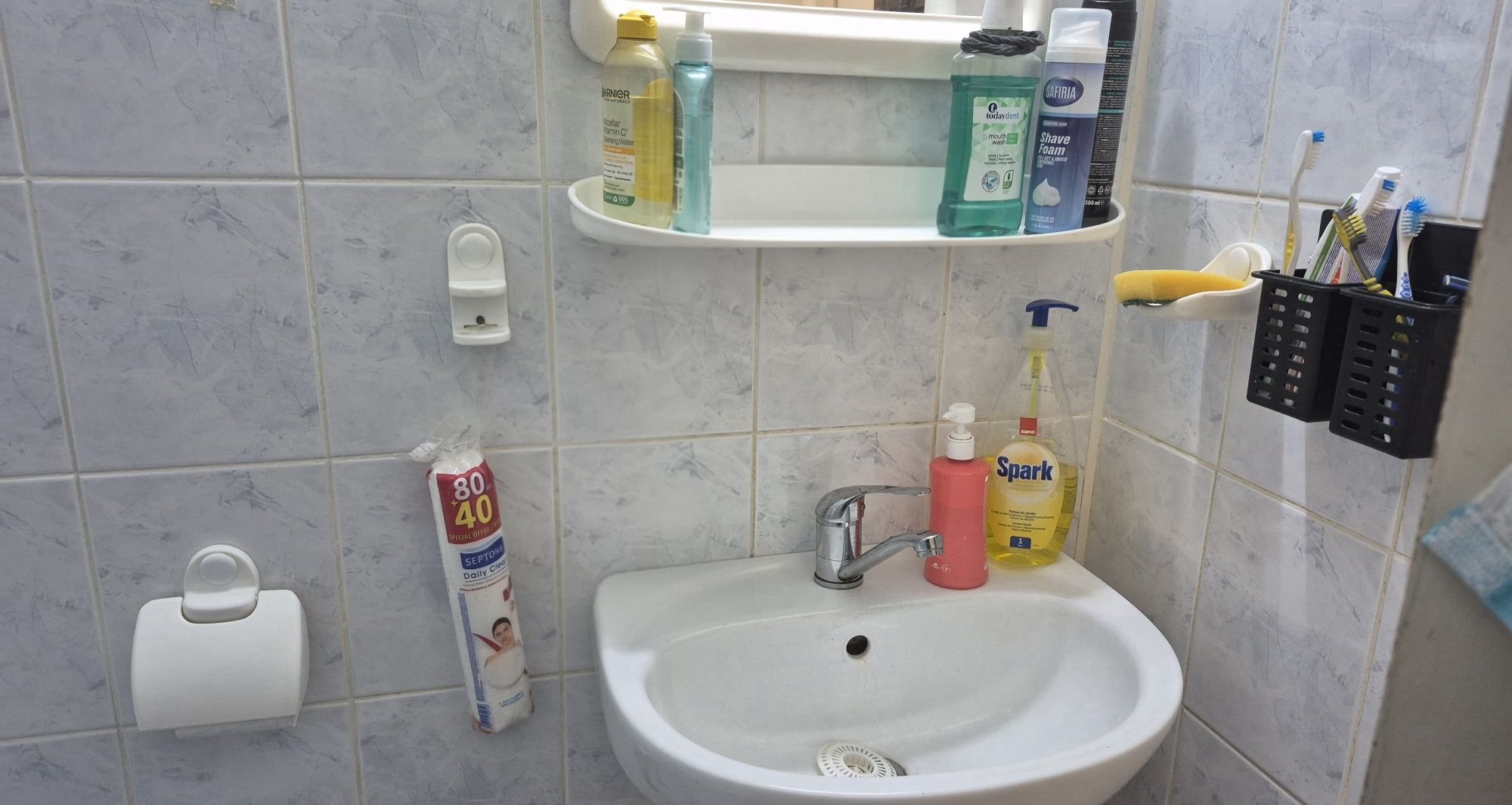 vând garsoniera cu balcon
