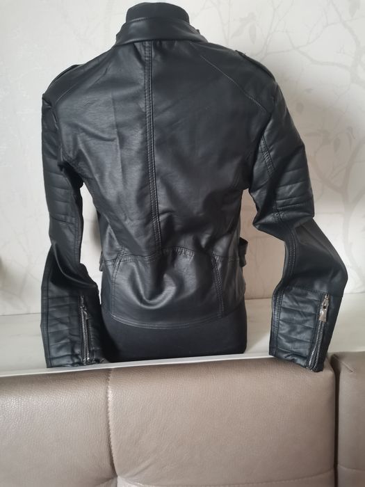 Ново дамско черно късо кожено яке размер L