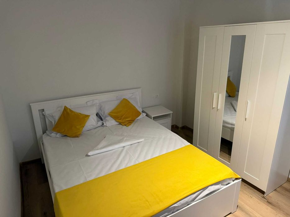 Inchiriez casa cu curte recent renovata B-dul Mamaia zona Universitate