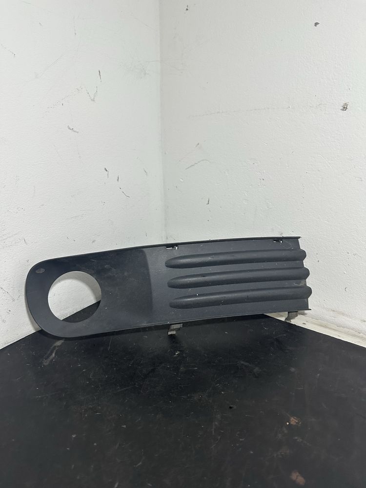 Grila proiector dreapta Volkswagen Vw T5 transporter 7H0807490B