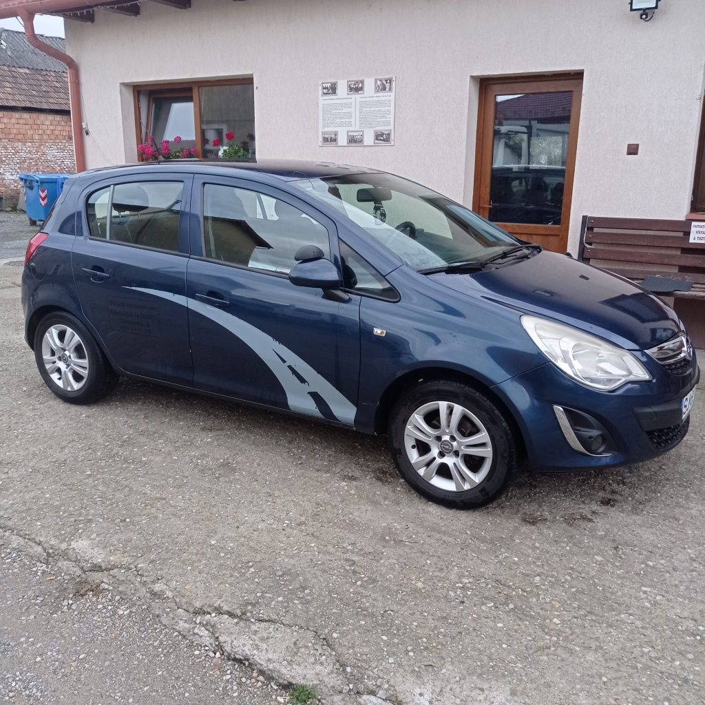 Vând Opel Corsa D 1.3 
Stare perfectá
Extra:pilot autom