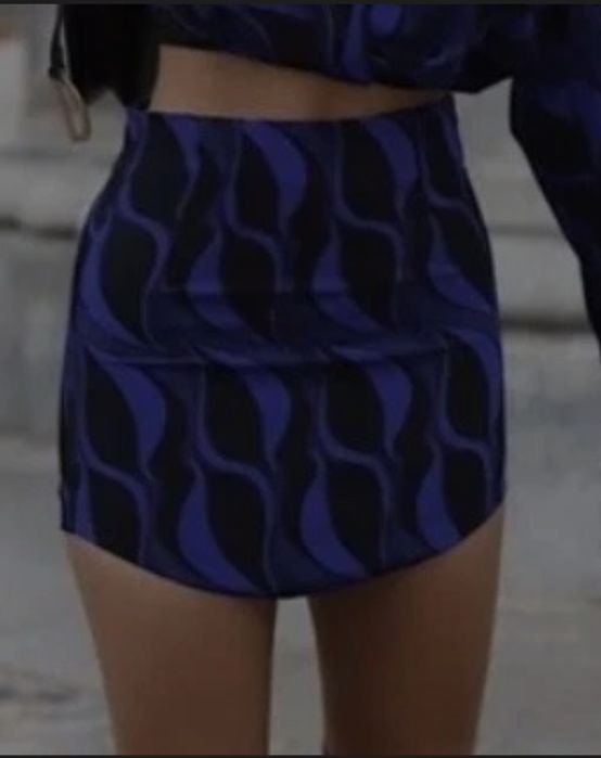 Fustă noua de la Zara scurta.