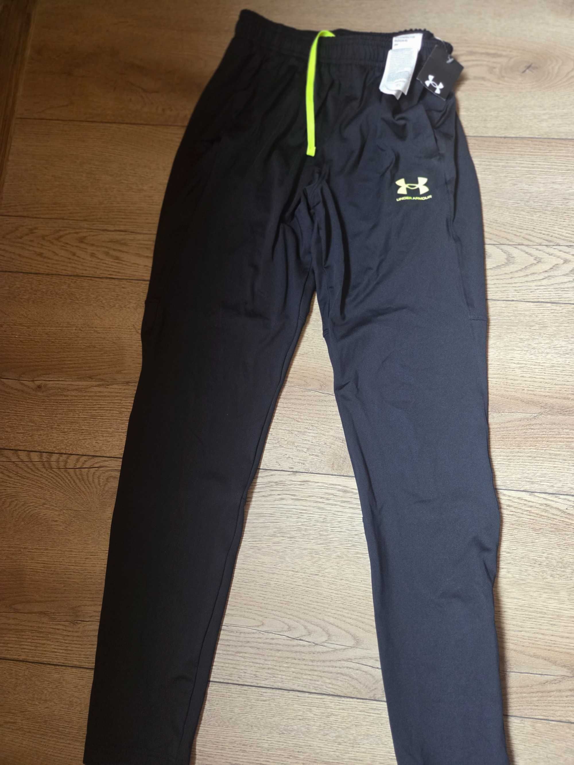 Спортно долнище UNDER ARMOUR