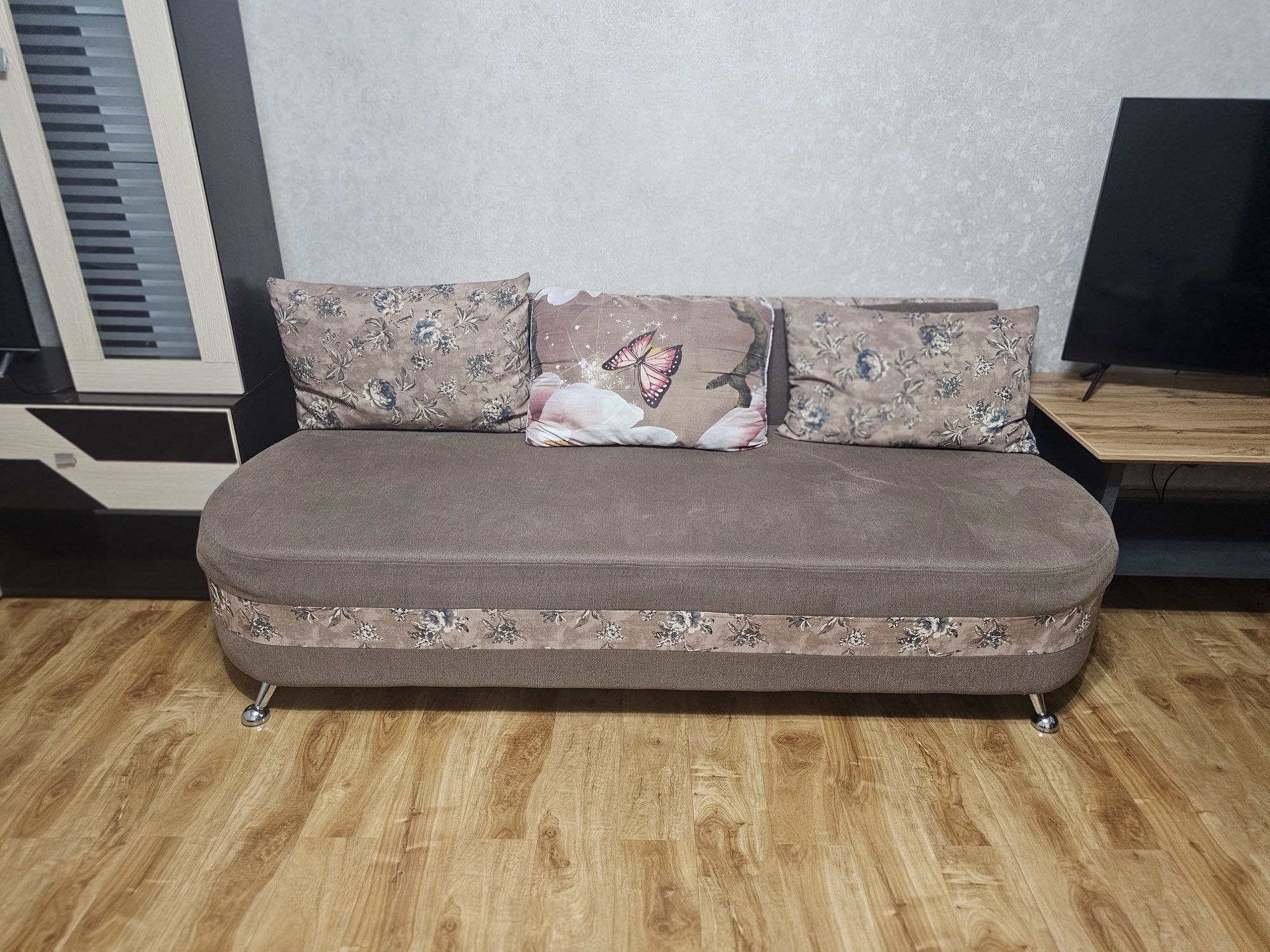 Продам диван в хорошем состояний