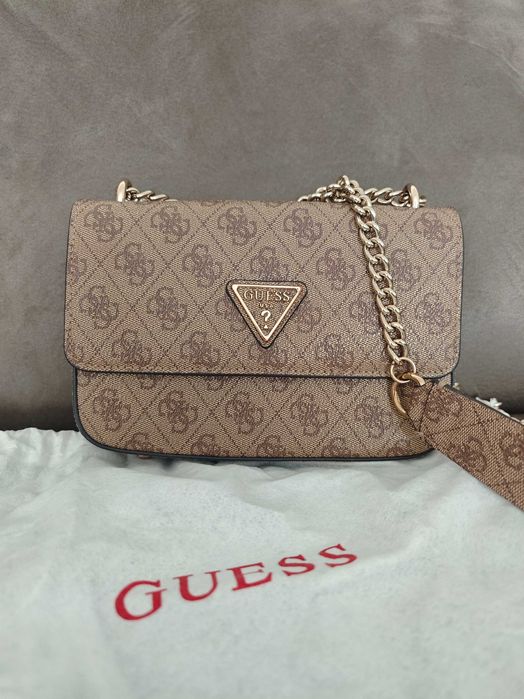 Дамска чанта Guess