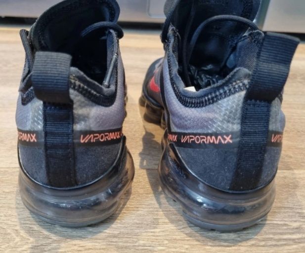 Маратонки Nike Air Vapormax Bright Crimson