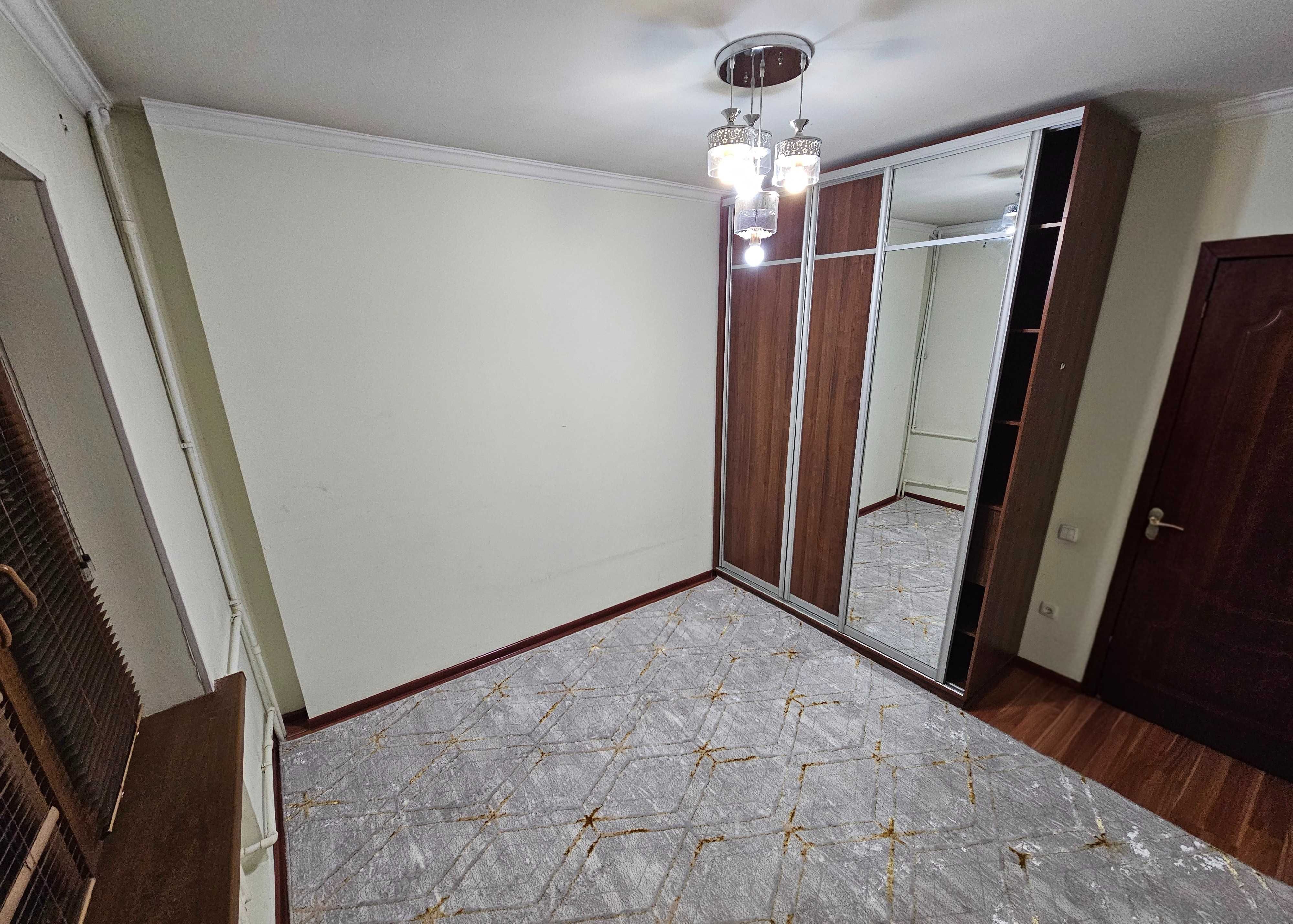 Сдается 4-комнатная квартира в Алмазаре, ул. Фараби, 2-й этаж, 120 м².