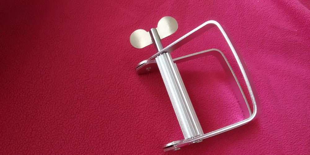 Уред за изцеждане на туби