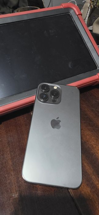 IPhone 13pro в хорошем состоянии.
