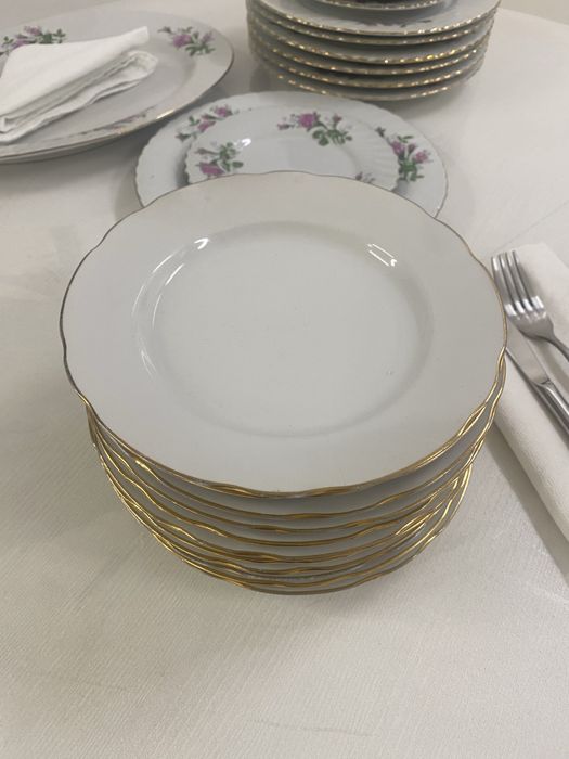Тарелки гостевые обеденные 11 шт 3500 тенге