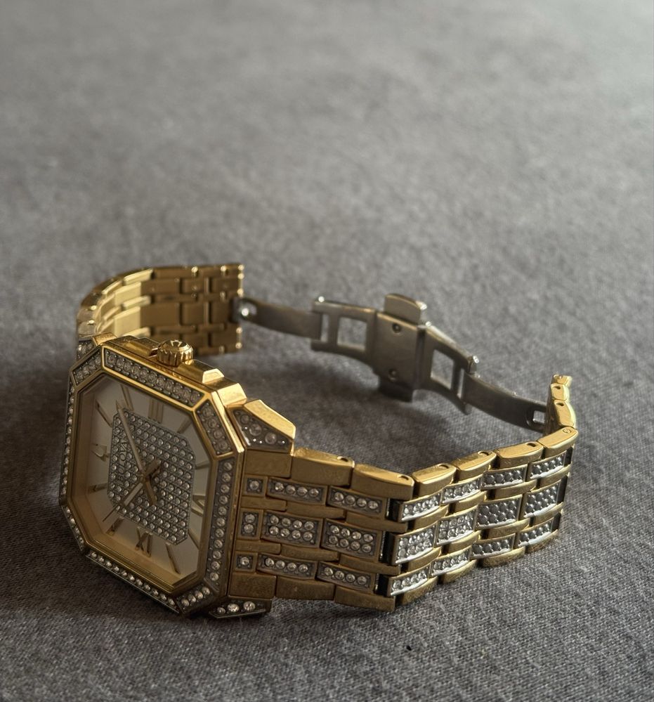 Bulova Crystal Octava