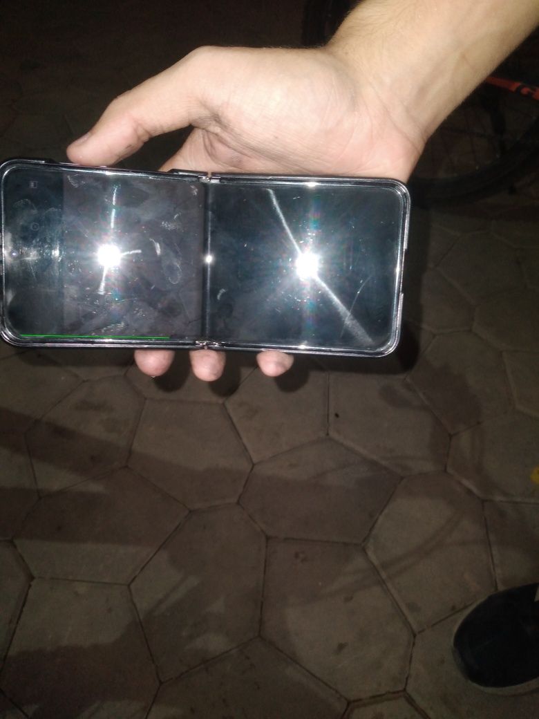 Продаётся z flip 4