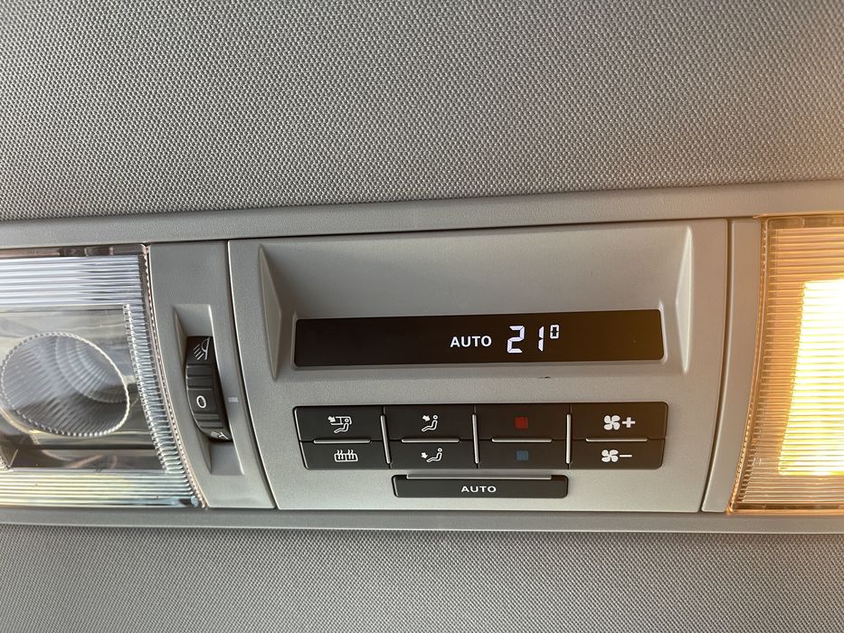 Inchiriere microbuz 8+1 VW Caravelle AUTOMAT